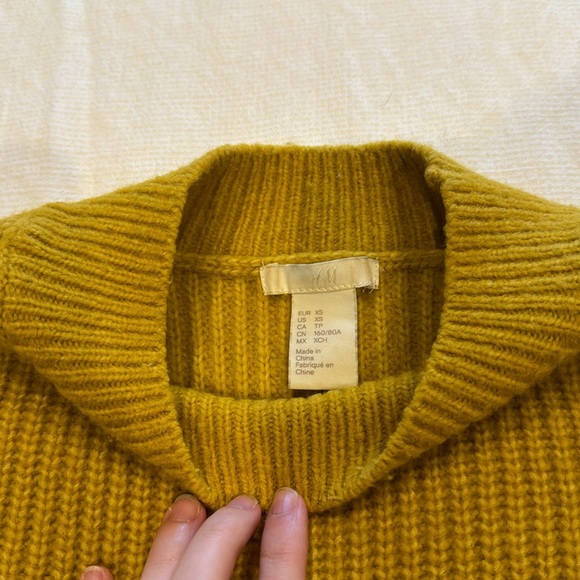 H&M mustard yellow knit sweater - Picture 6 of 7
